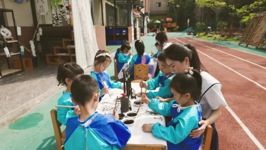 张艺谋祝贺哪吒2破百亿,2o23年澳门码料正版免费更新,前瞻性战略落实探讨_体验版V13.64