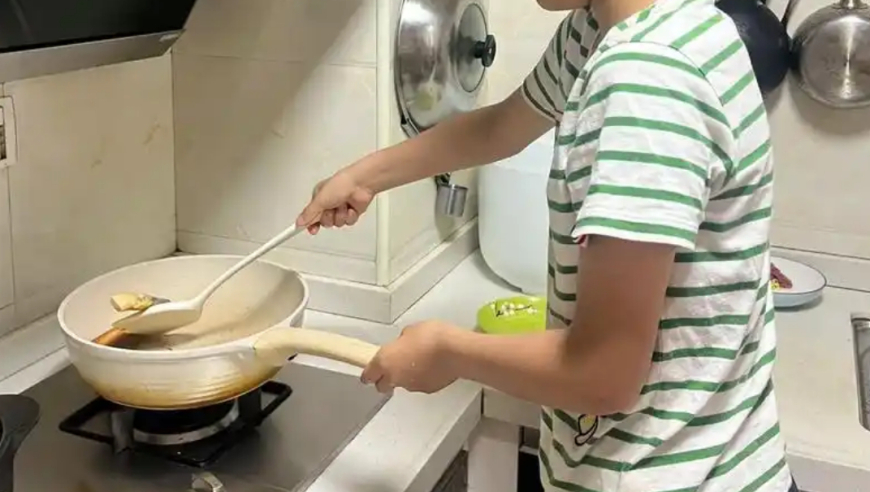 123720澳门资料全部香港王中王,雷军停更4天 卢伟冰回应其近况,创造力策略实施推广_增强版V2.23
